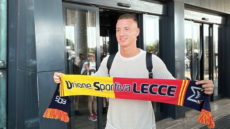 迪马济奥：米兰17岁前锋卡马达抵达莱切，明天接受体检并签约