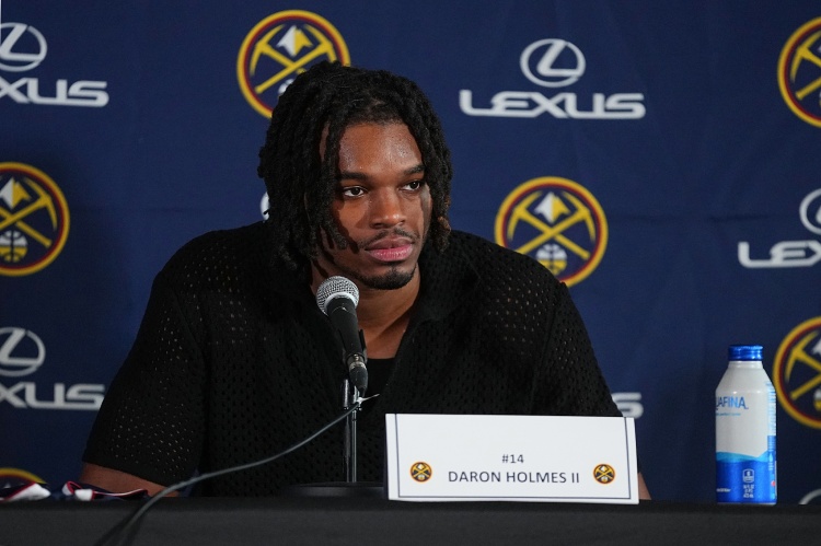 去年22号秀！掘金夏联主帅：霍姆斯的准备很扎实 他可以全力出战