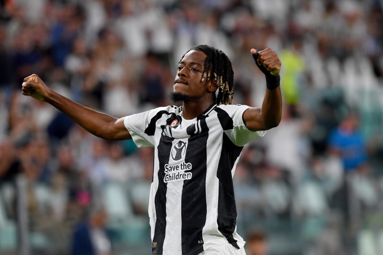 记者：富勒姆有意1000万欧签姆班古拉，并租借道格拉斯-路易斯