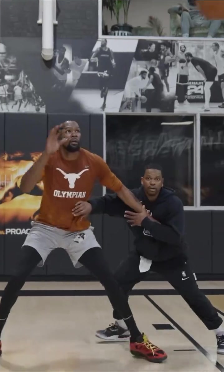 😝火箭射手群狂喜！杜兰特近期正特训破包夹传球