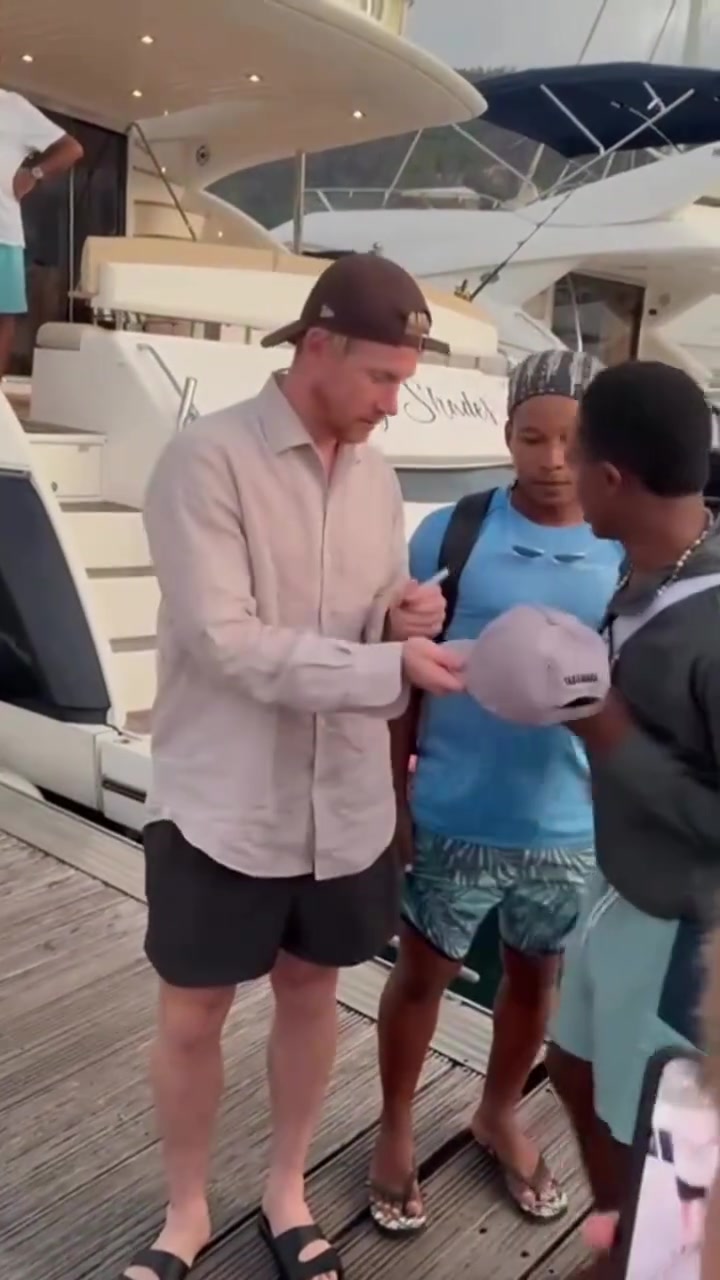 德布劳内：我社恐犯了……当你偶遇度假中的德布劳内！