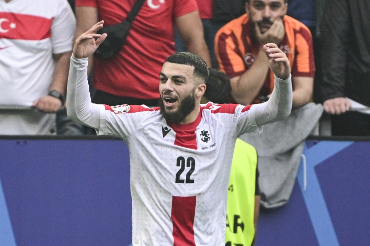 罗体：如果多夫比克留队，罗马优先考虑引进锋线多面手米卡乌塔泽