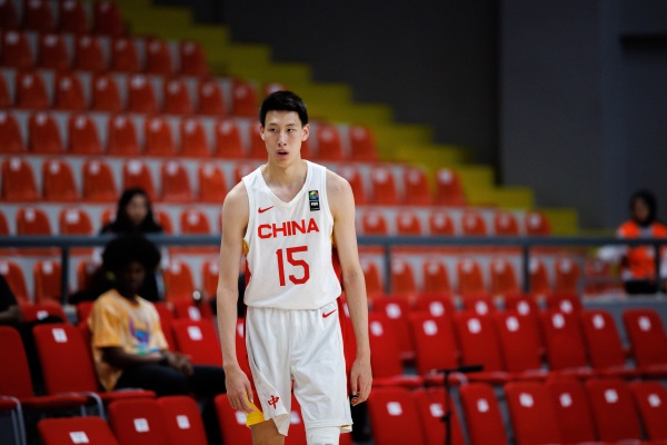 王健：郇斯楠偏科太严重&甚至称不上防守能力强 他更像排球运动员