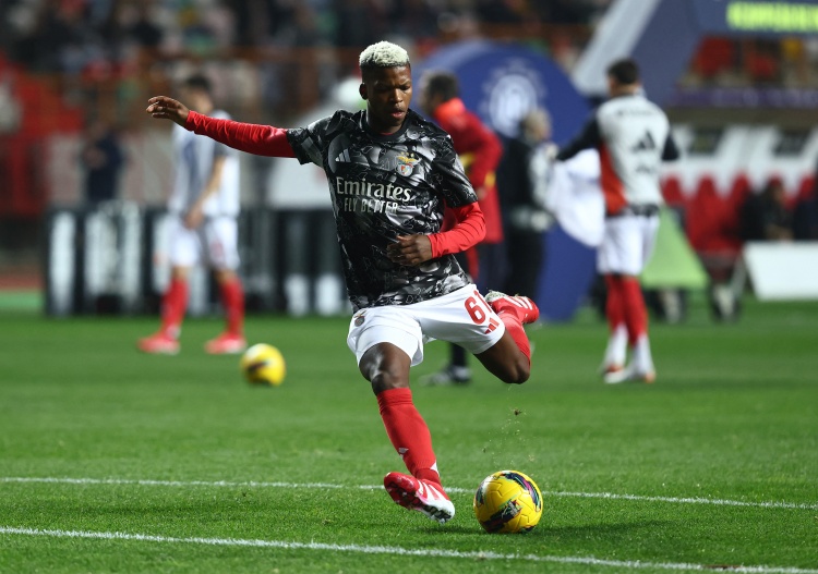 米体：尤文对本菲卡后腰弗洛伦蒂诺重燃兴趣，要价至少3500万欧