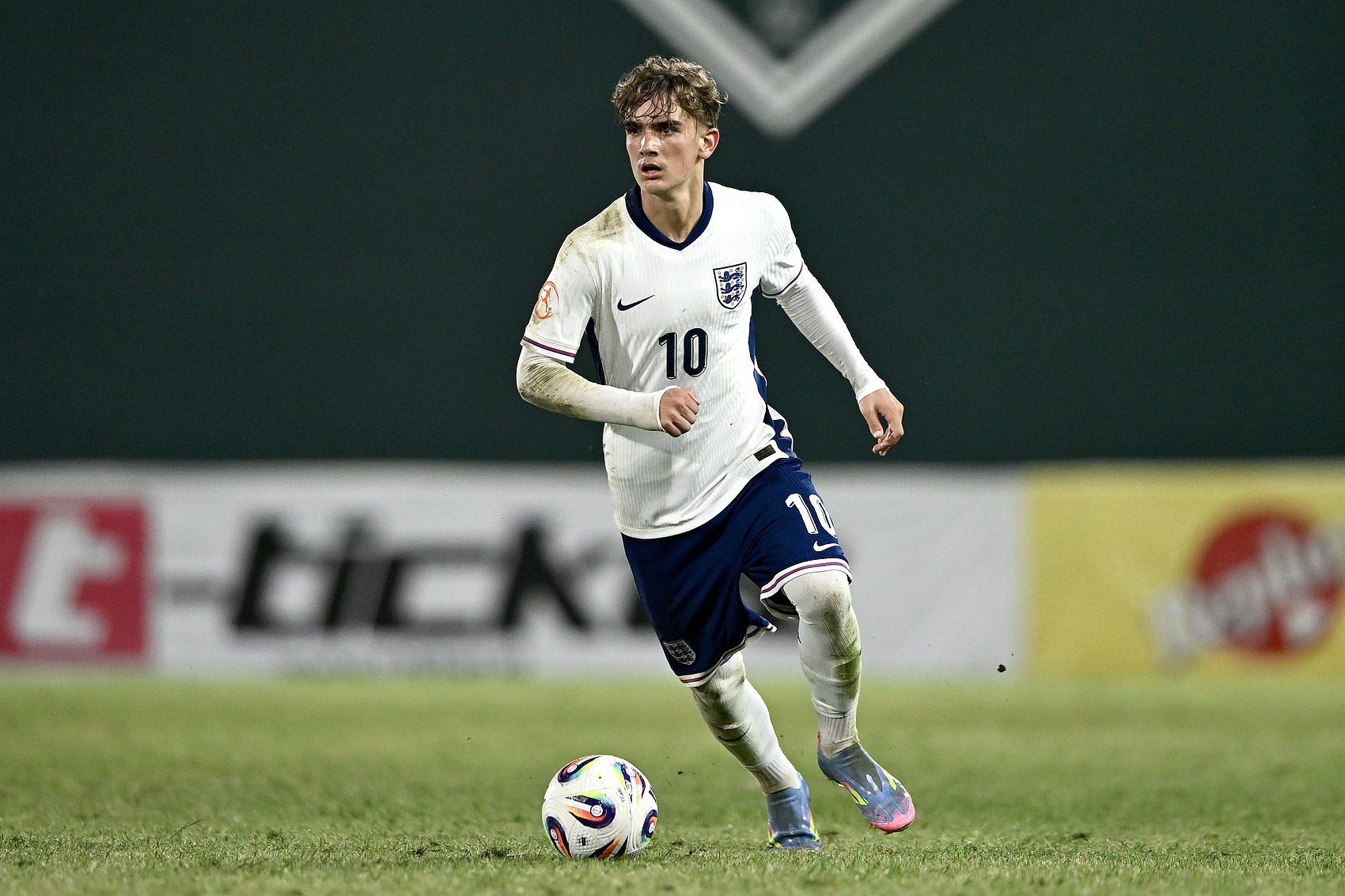 外媒：切尔西曾提出将15岁道曼加入马杜埃凯交易，遭阿森纳回绝