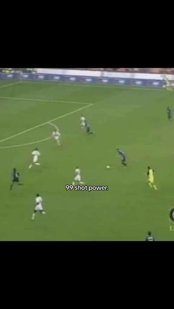 阿德的脚力有多大？看皮球击中门梁后的反弹距离便知😱