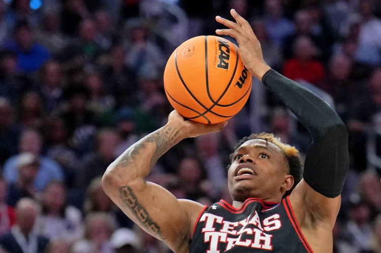 老熟人🧐火箭夏联名单中 上赛季为广东效力的外援阿姆斯在列