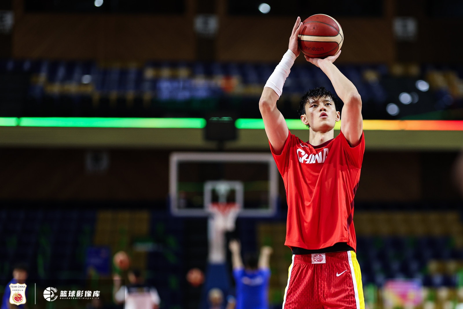 篮网夏联阵容：五名首轮秀齐上阵 湖人旧将奥利瓦里在列 无曾凡博