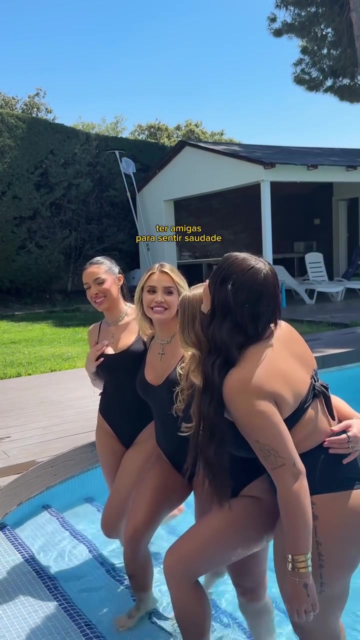 罗德里戈女友这身板真壮！抱着罗德里戈就像妈妈抱宝宝一样🤣