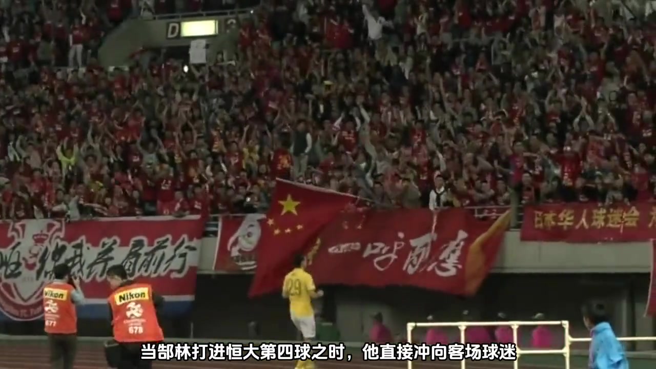 战术多样化还得里皮，替补球员效果明显，日本教练直接提前离场