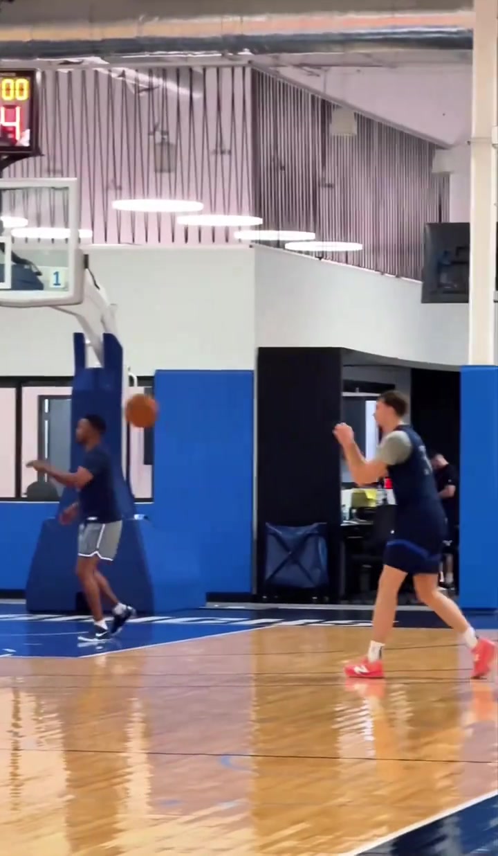 感觉出手速度有点慢🤨？来看看25年状元弗拉格的投篮姿势