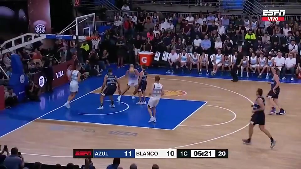 老秃子还能飞！47岁的吉诺比利在阿根廷比赛中完成扣篮！