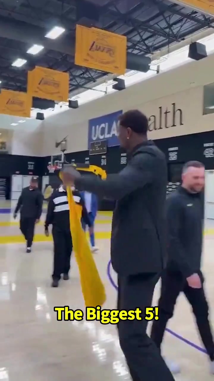 🤩2.13m上古巨兽空降湖人 全力辅佐詹姆斯和东契奇冲击总冠军！