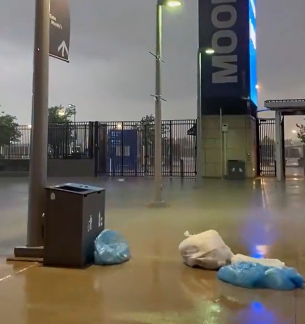 多家西媒：纽约风暴越来越严重，皇马飞机盘旋一个多小时无法降落