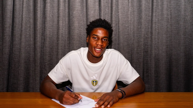 官方：利兹联免签前利物浦U18中卫马库斯，双方签下两年合同