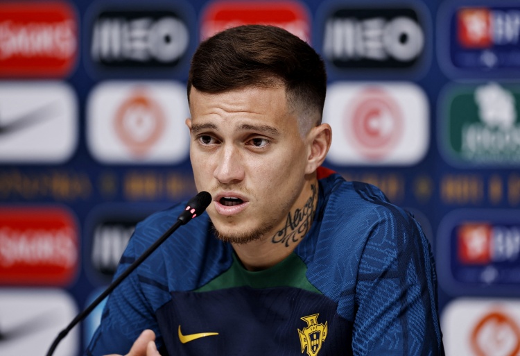 记者：卡迪西亚有意利雅得胜利30岁中场奥塔维奥