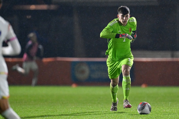 记者：切尔西内部正在讨论将彭德斯外租至斯特拉斯堡