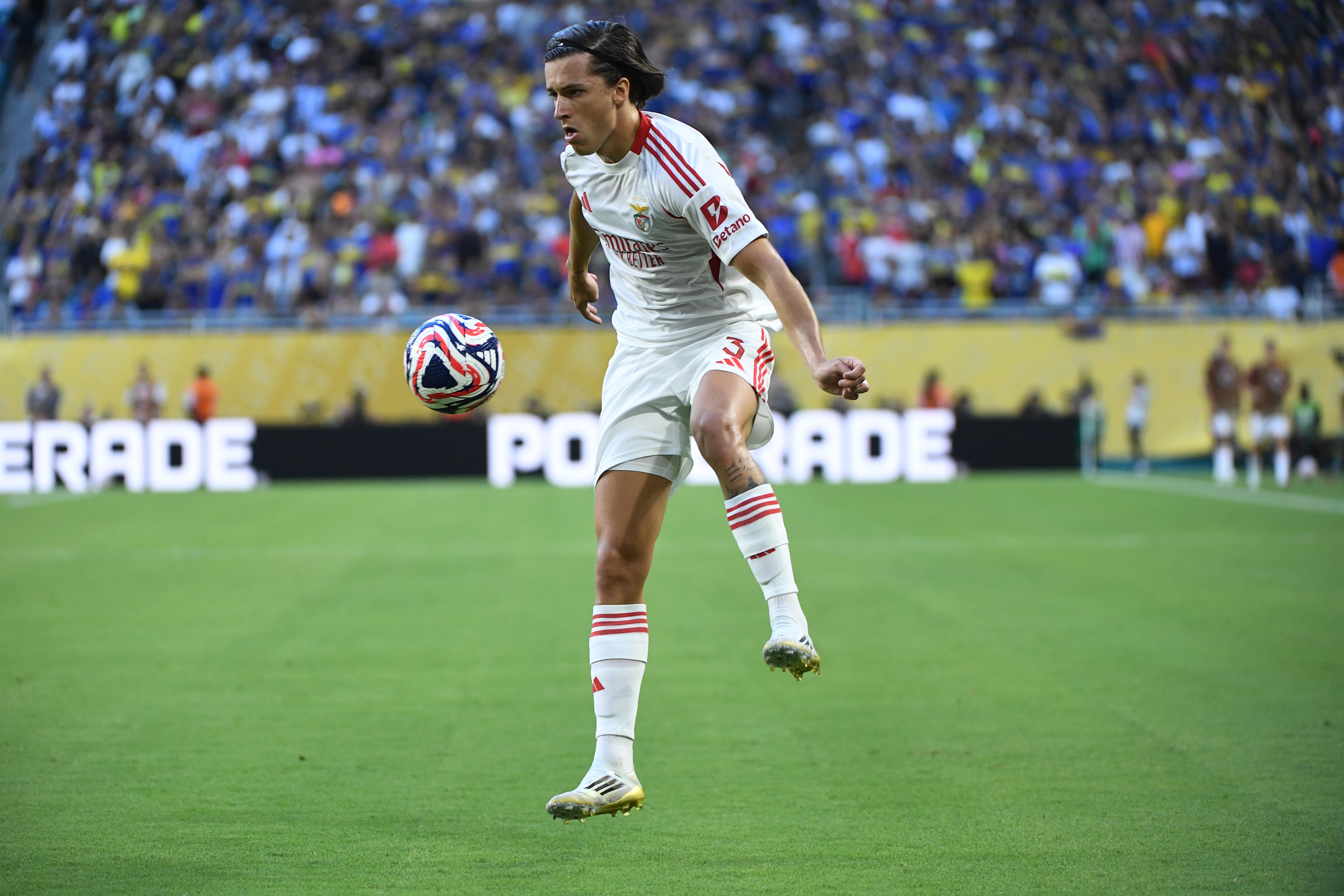 马卡：皇马与本菲卡就A费转会进行深入谈判，但没有达成任何协议