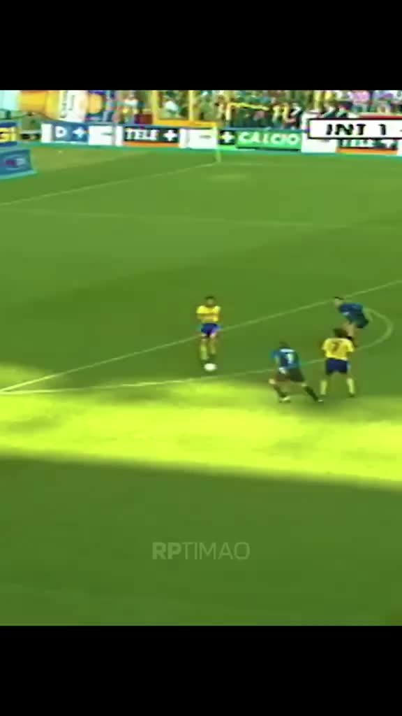 如履平地，当年被称作混凝土的意甲防守在外星人面前不堪一击😱