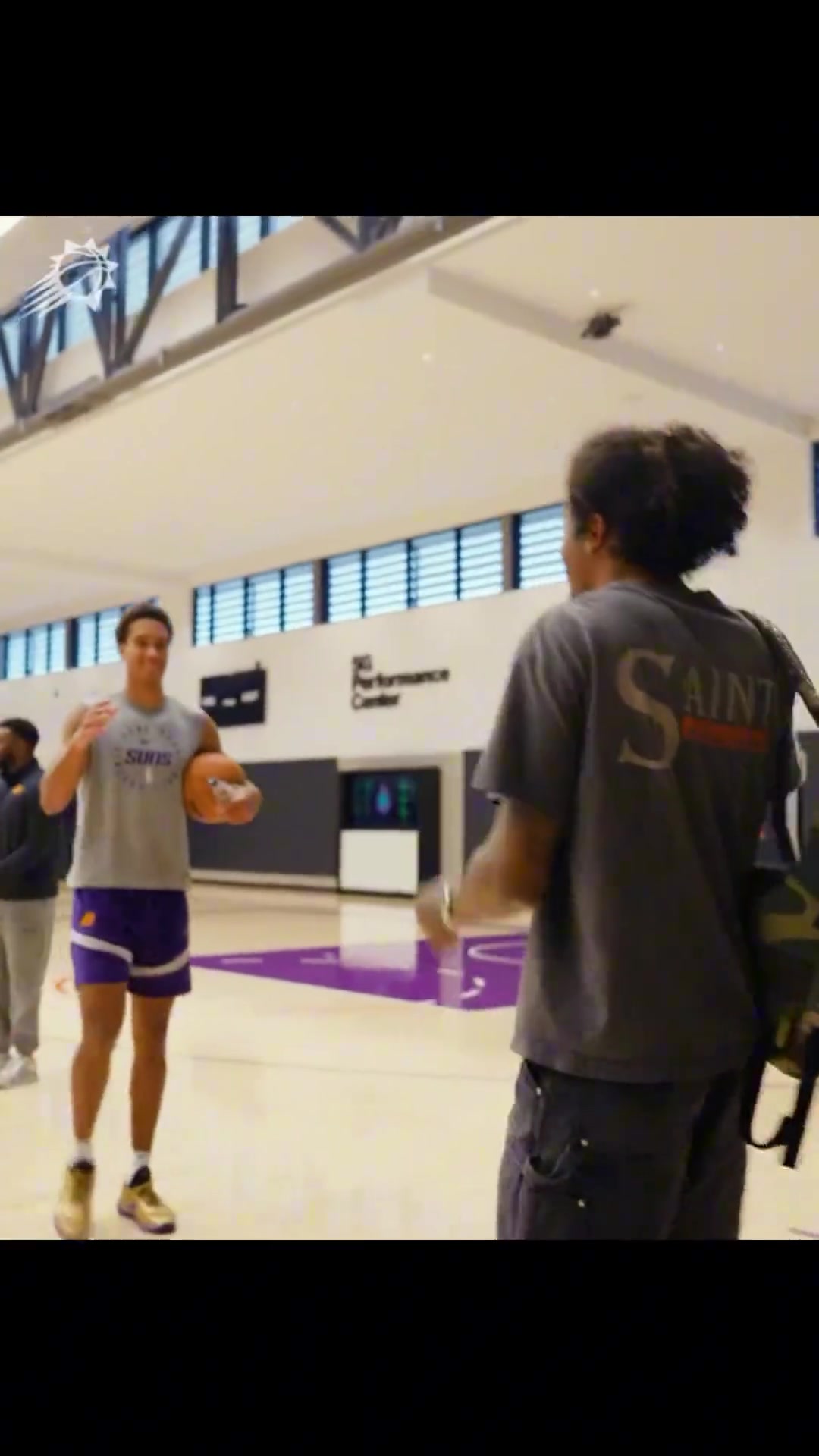 期待新赛季发挥！杰伦格林已抵达凤凰城