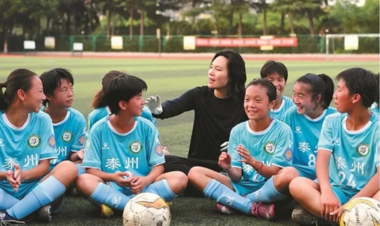 “苏超”唯一女主帅！泰州队周高萍：城市联赛圆了很多人足球梦