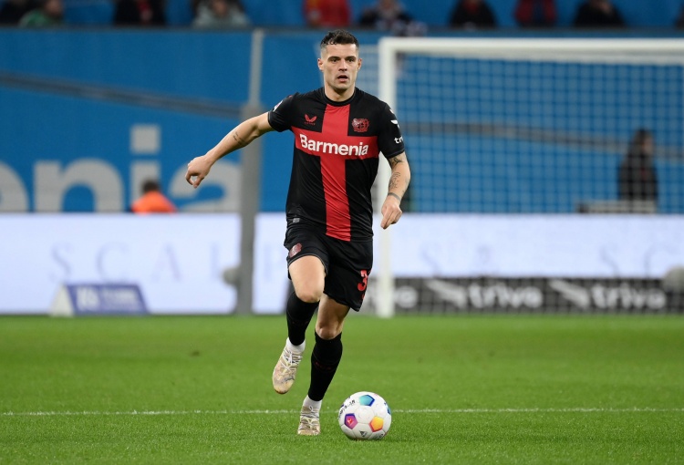 记者：扎卡将与滕哈赫及高层会谈，若离队药厂要价至少1500万欧