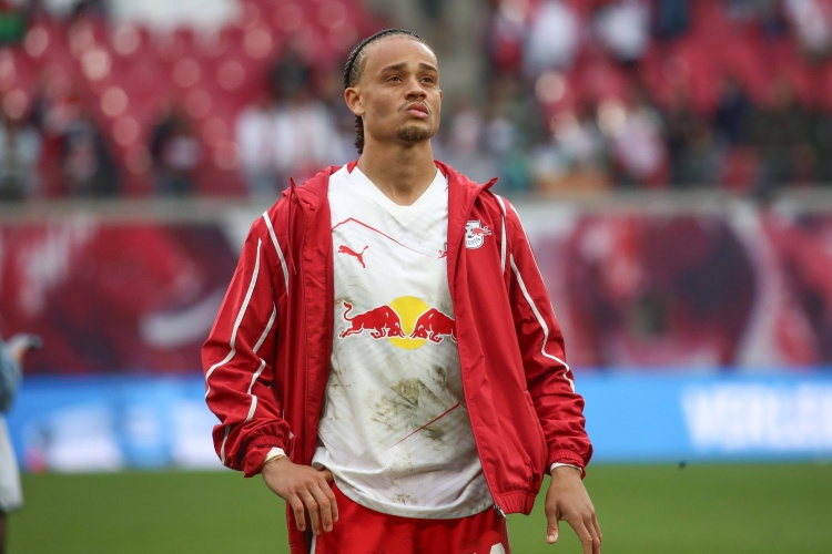 TA：拜仁询问了签约哈维-西蒙斯的可能，球员告知莱比锡希望离队