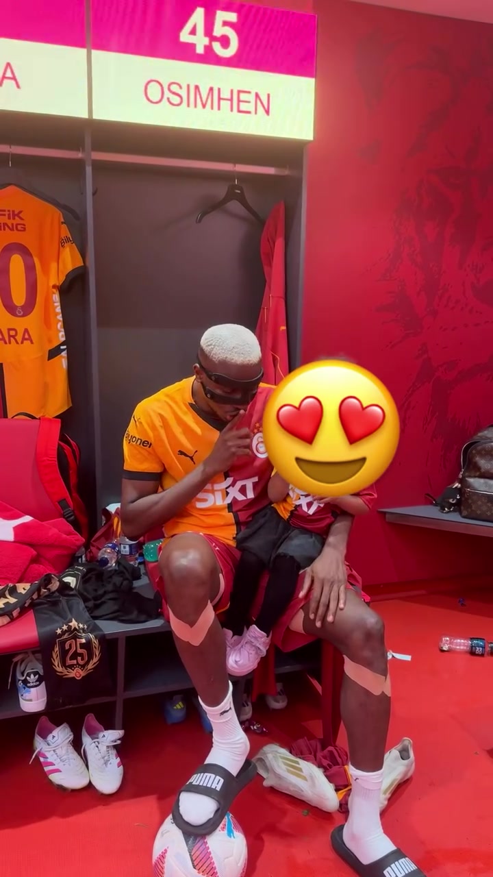 转会接近成行！奥斯梅恩社媒晒加拉塔萨雷更衣室视频