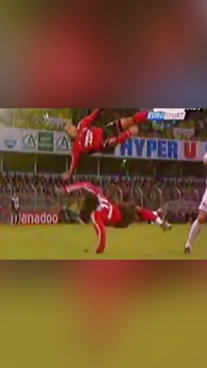 😱足坛最炸裂的头球破门没有之一！德罗巴竟成为队友“背景板”