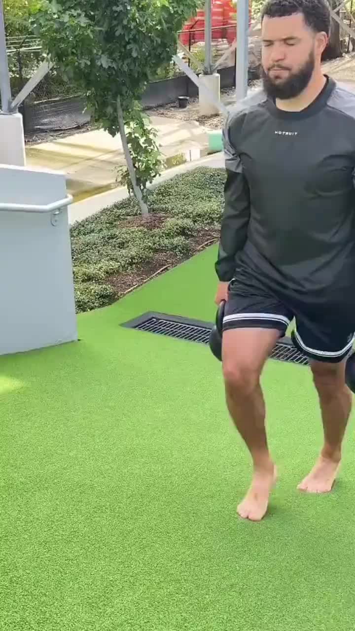 火箭官宣续约！范弗里特继续保持训练