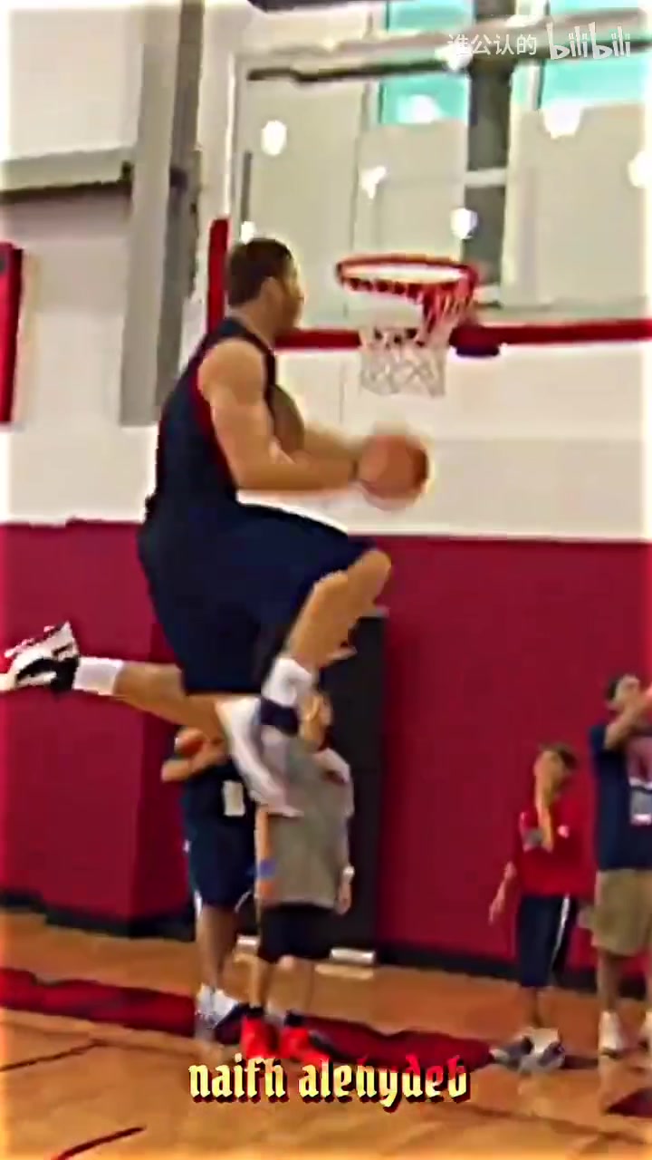 你们以后有扣的更好的！格里芬一扣炸出多少NBA日后的中流砥柱！