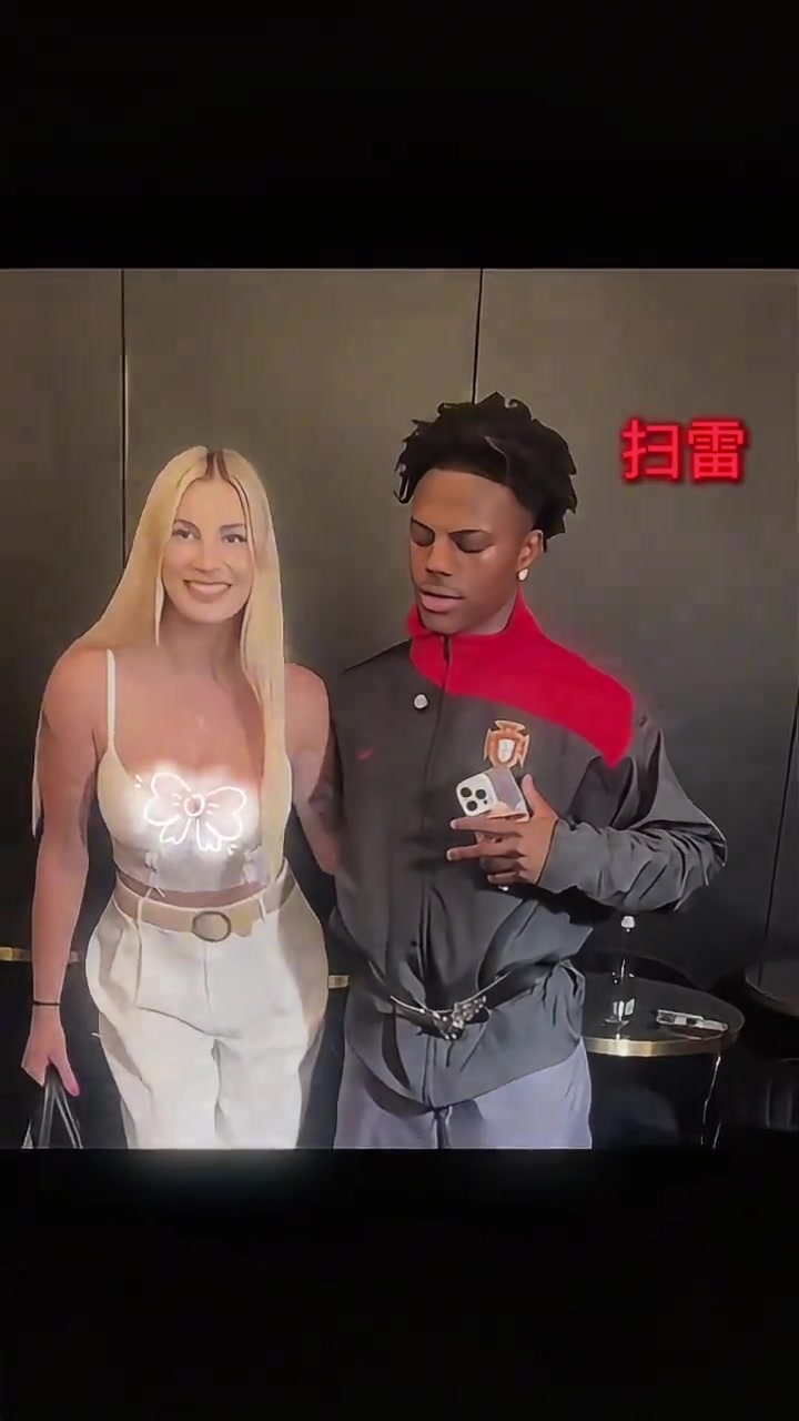 目不转睛😂！甲亢哥与美女合影，真男人🤓