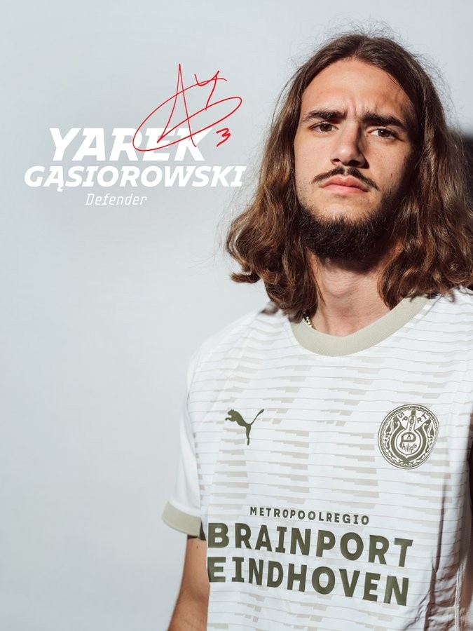 980万欧！埃因霍温官方：从瓦伦签下20岁波兰中卫加西奥罗夫斯基