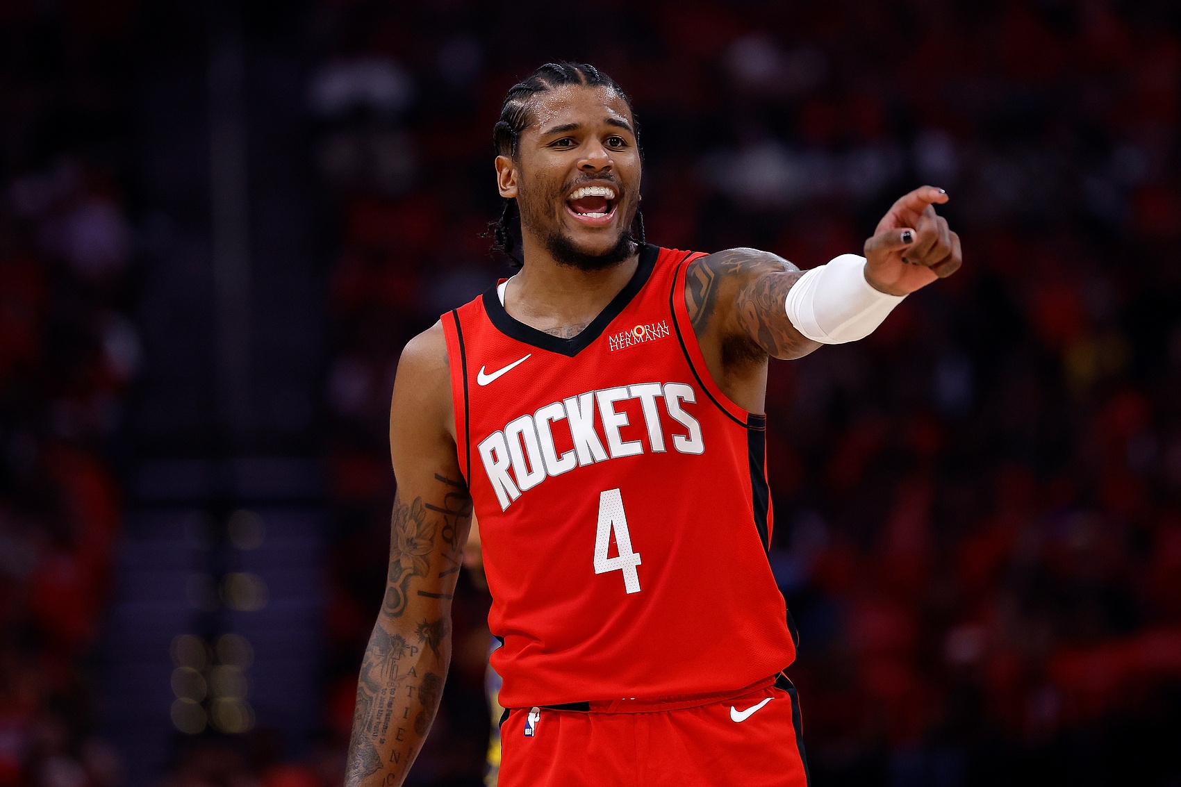 局气👍杰伦-格林放弃了693万交易保证金中的643万 促成交易配平