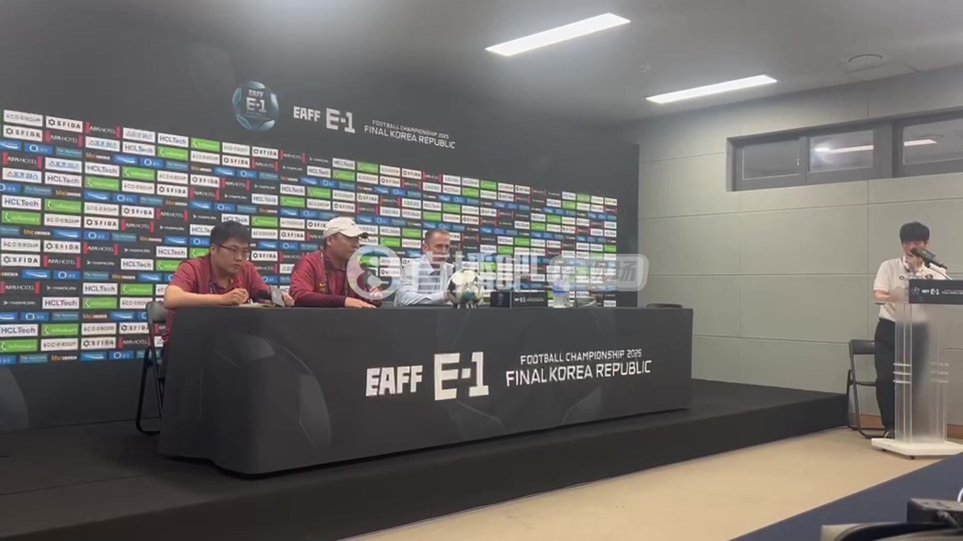 国足后卫总是出问题❓久帅：皇马的高水平后卫也有这样的时候🤔