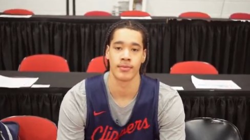 防守不错！30号秀尼德豪泽半场揽6板1断2帽&3中0暂无得分进账