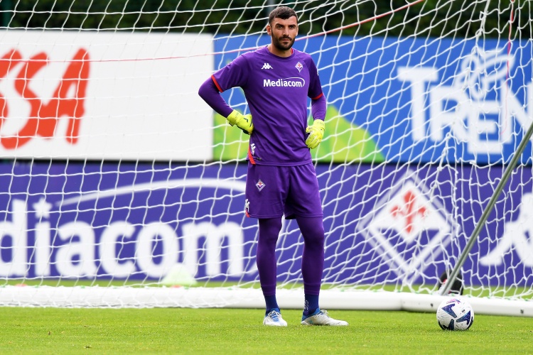 隆戈：为转会米兰，佛罗伦萨门将泰拉恰诺愿降低目前的90万欧年薪