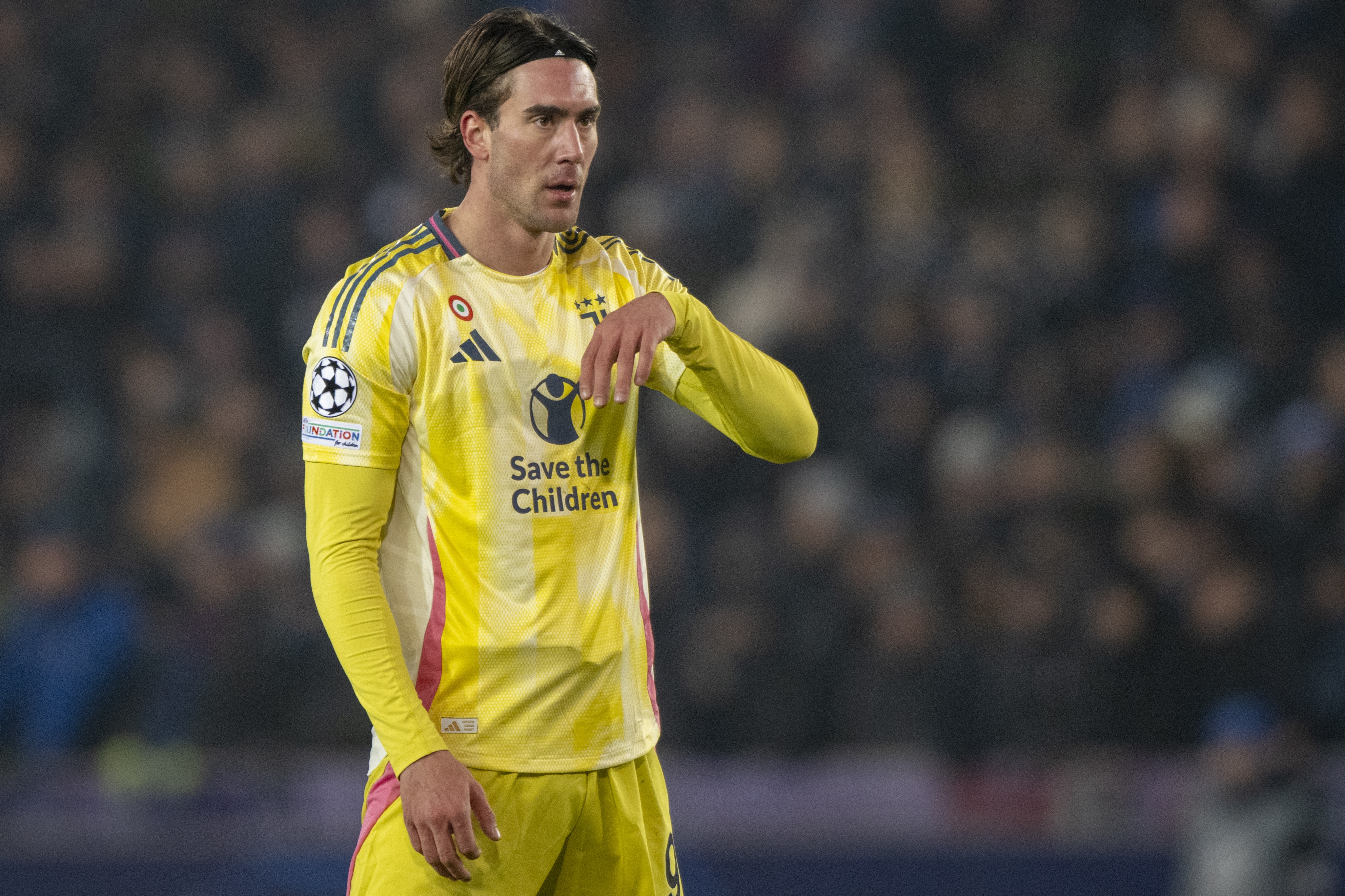 全市场：巴萨近几周接触了弗拉霍维奇的经纪团队 也有意卢克曼