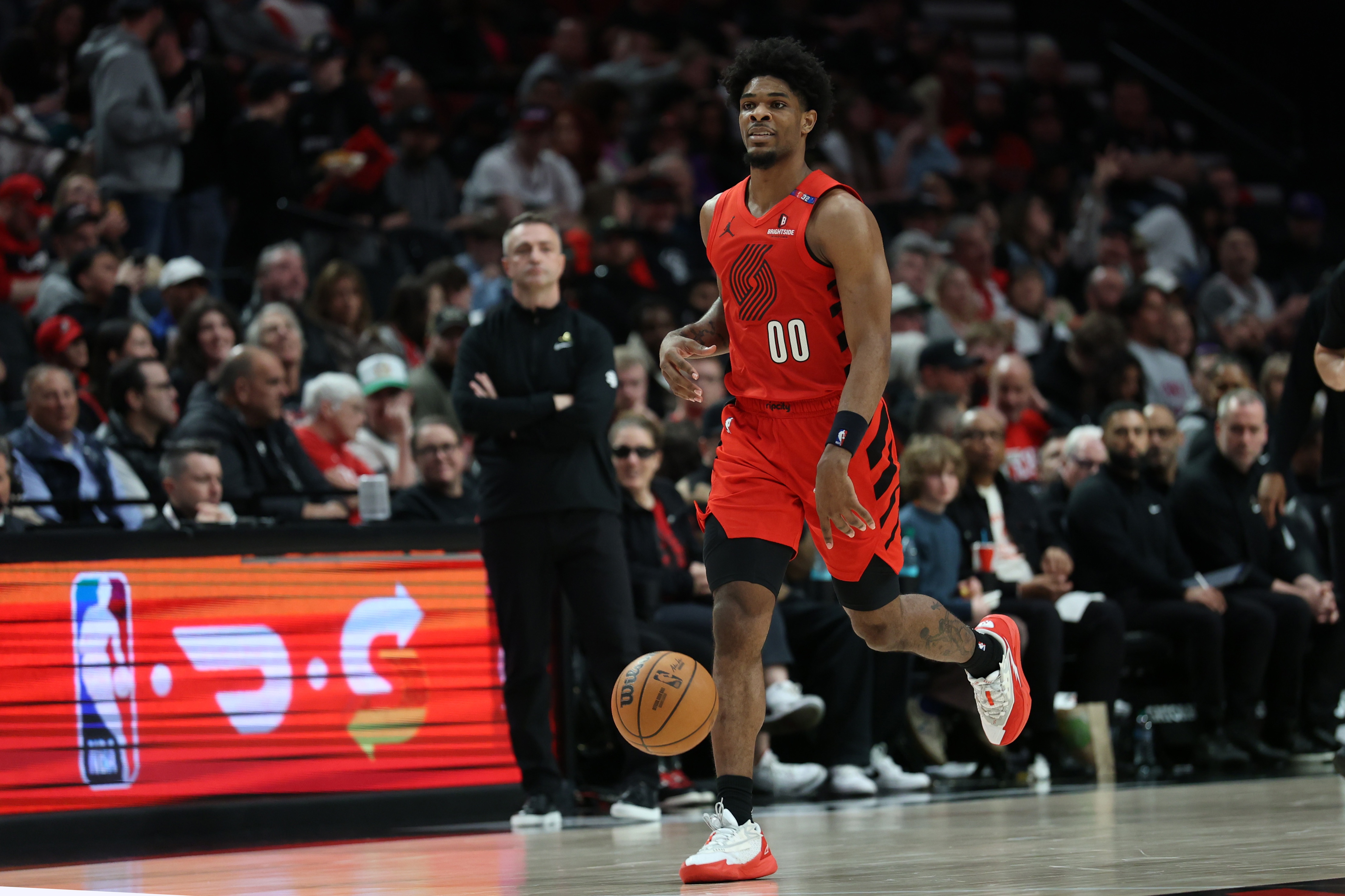 比卢普斯：亨德森新赛季必将取得飞跃 他整个夏天都在打磨技术