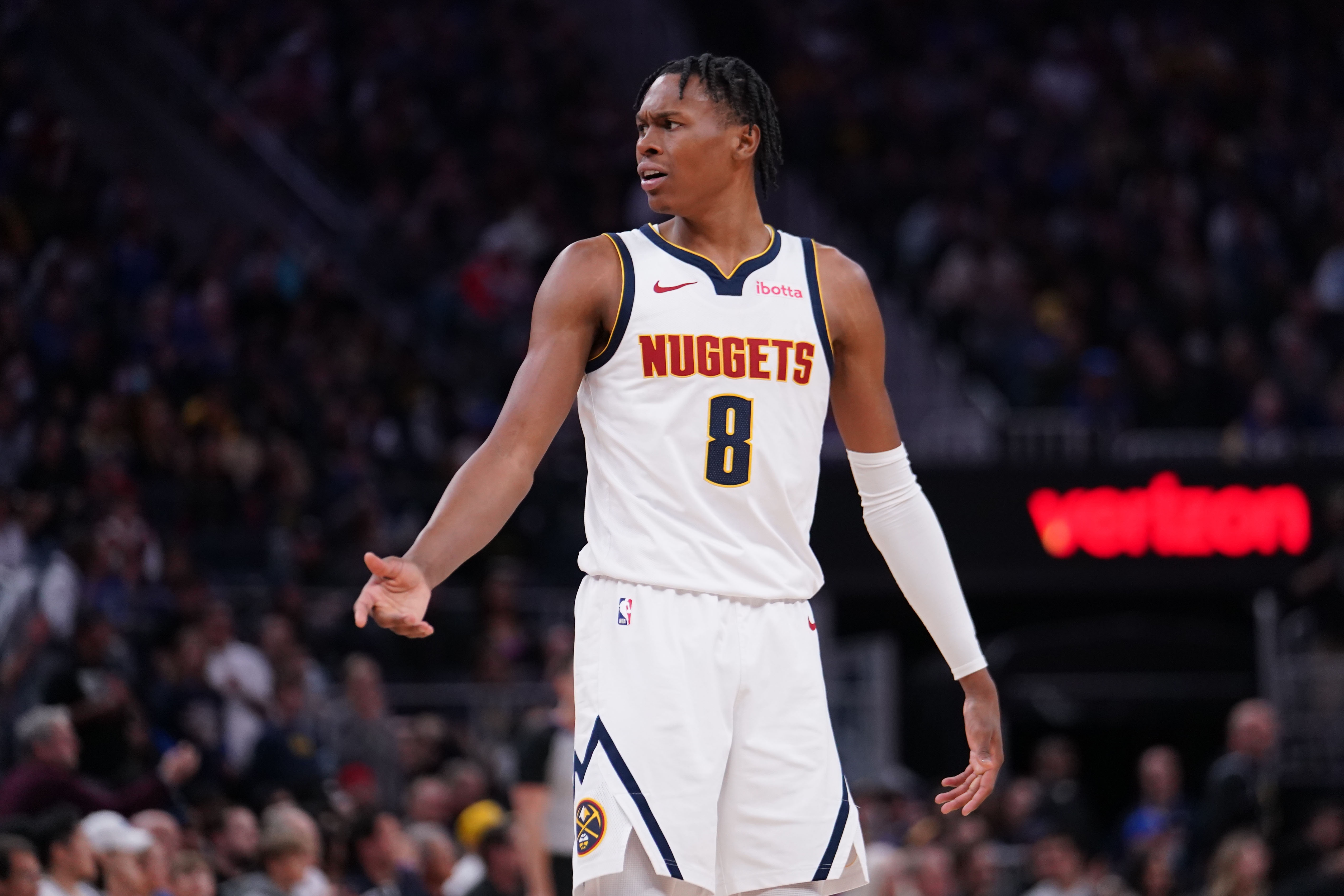 沃特森：休赛期练了很多举重&让自己更强壮 还有无数个跳投