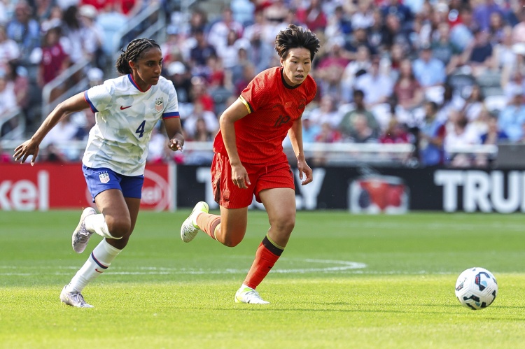 邵子钦：国家队的姐姐们更加有经验，我更加年轻所以需要更多跑动