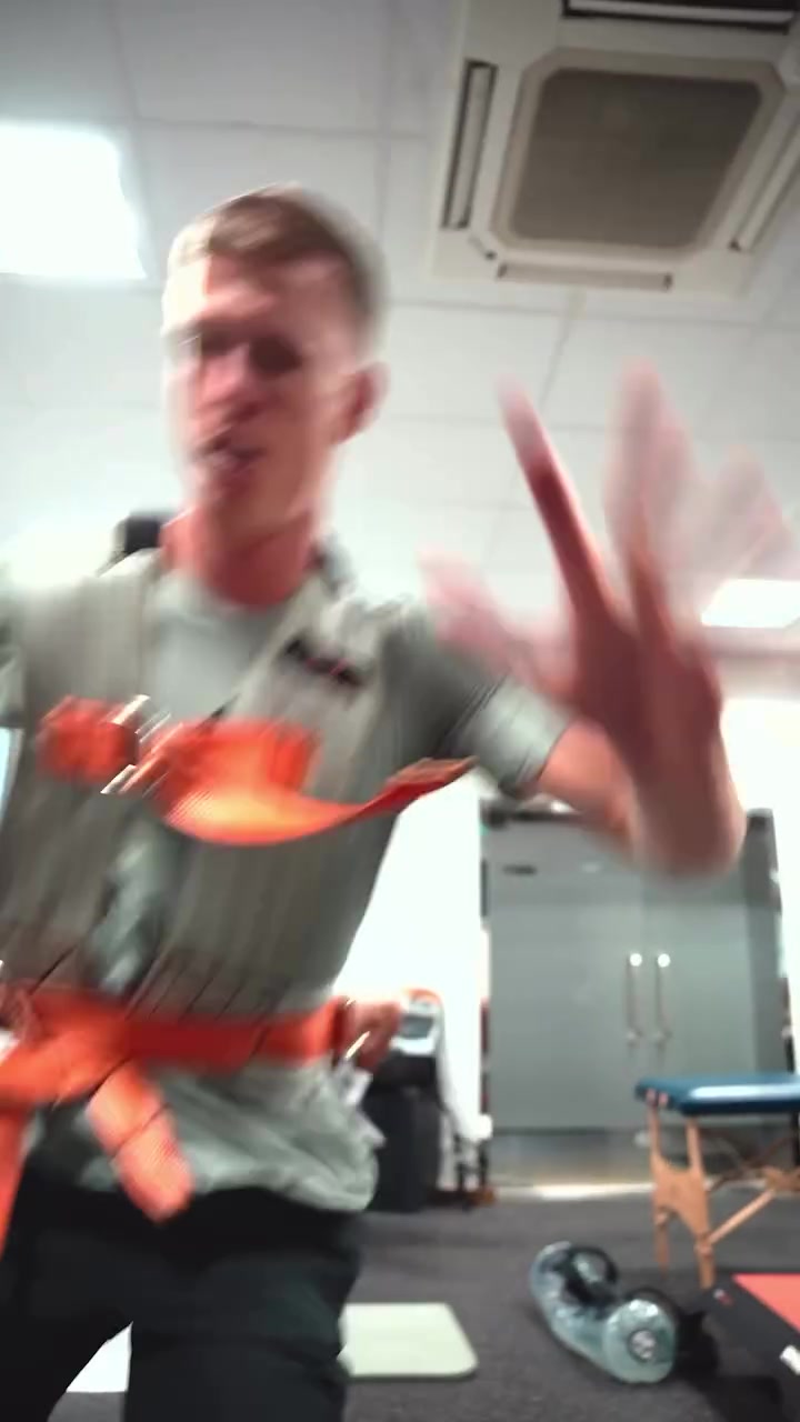 状态不错！奥尔莫社媒晒归队测试视频：25-26赛季加载中⏳