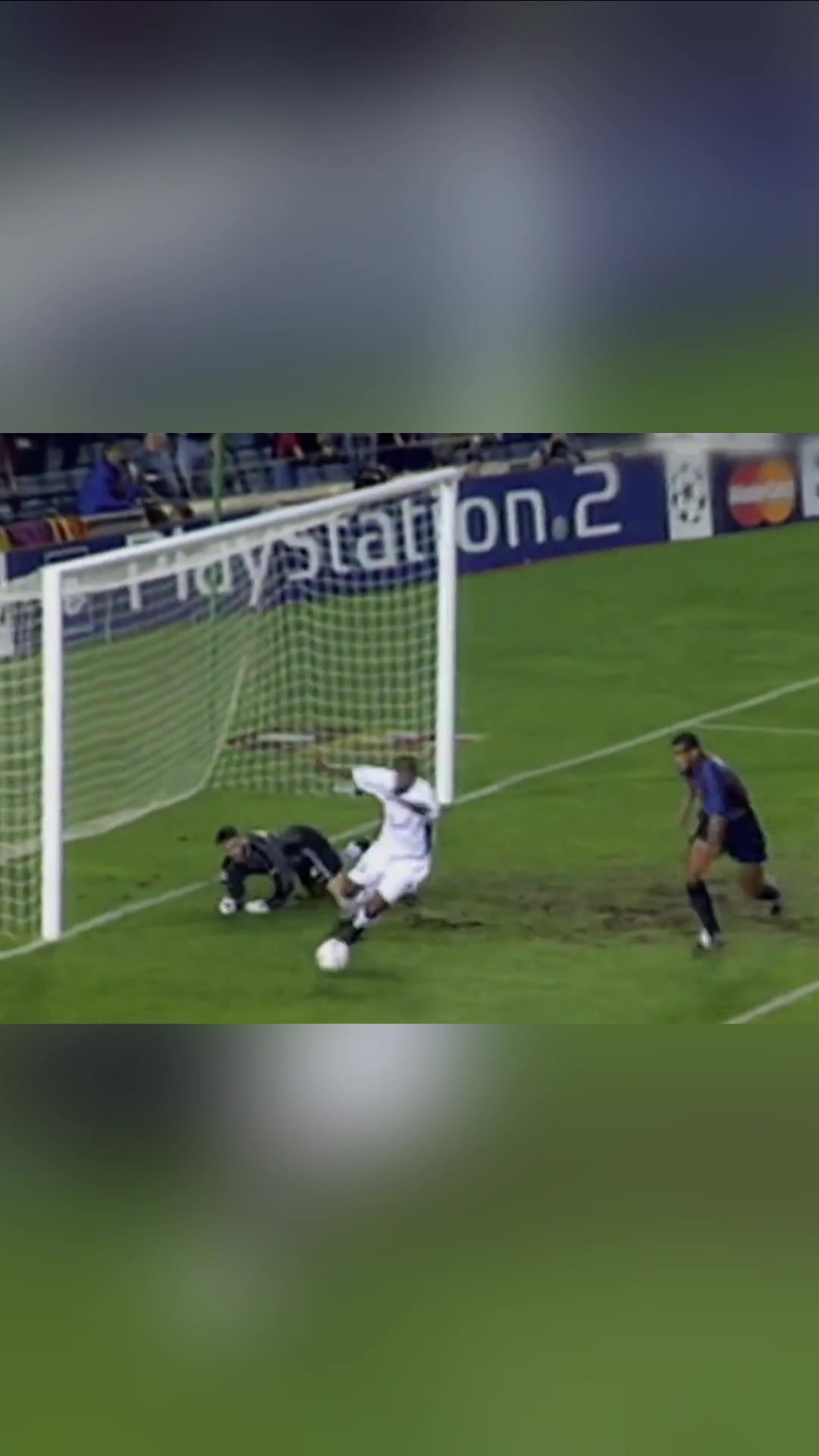 😱当猪队友遇到超神门将！里瓦尔多：这TM都能扑？