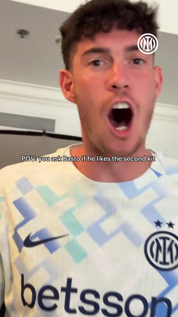 国米官推：看上去巴斯托尼已经为新赛季做好了准备💪