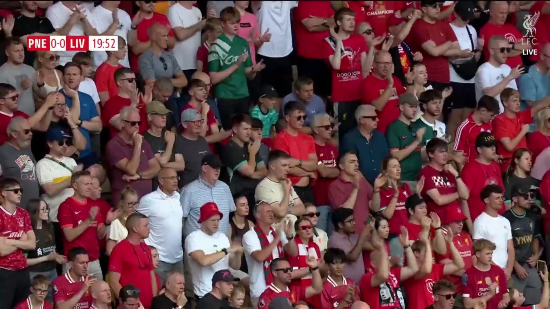 响彻全场！利物浦友谊赛第20分钟，全场球迷合唱若塔之歌