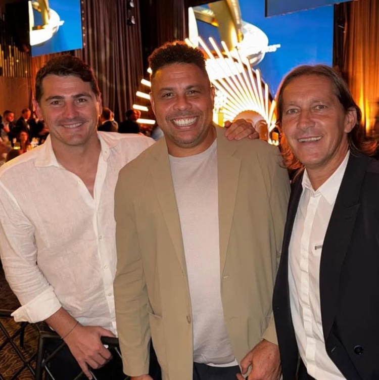 银河战舰一期队友！卡西更新社媒，晒与大罗、萨尔加多合影