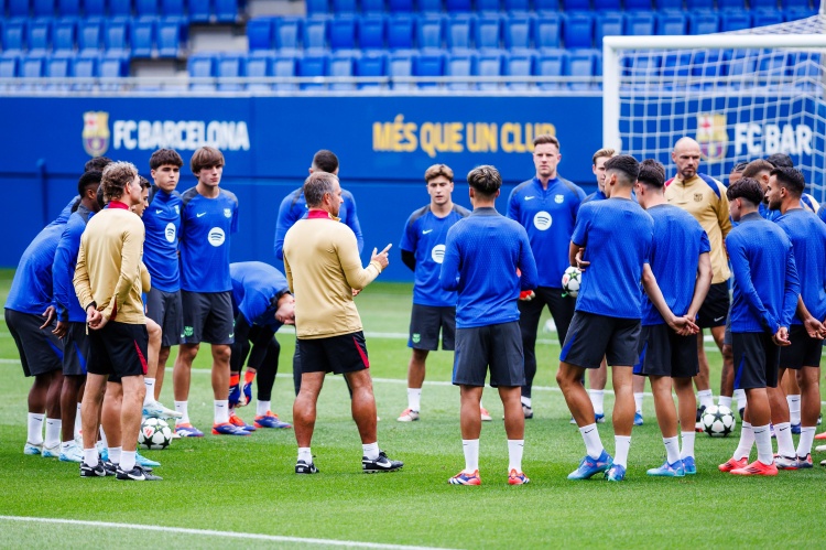 世体：巴萨预计有34名球员备战季前赛，含8名二队球员