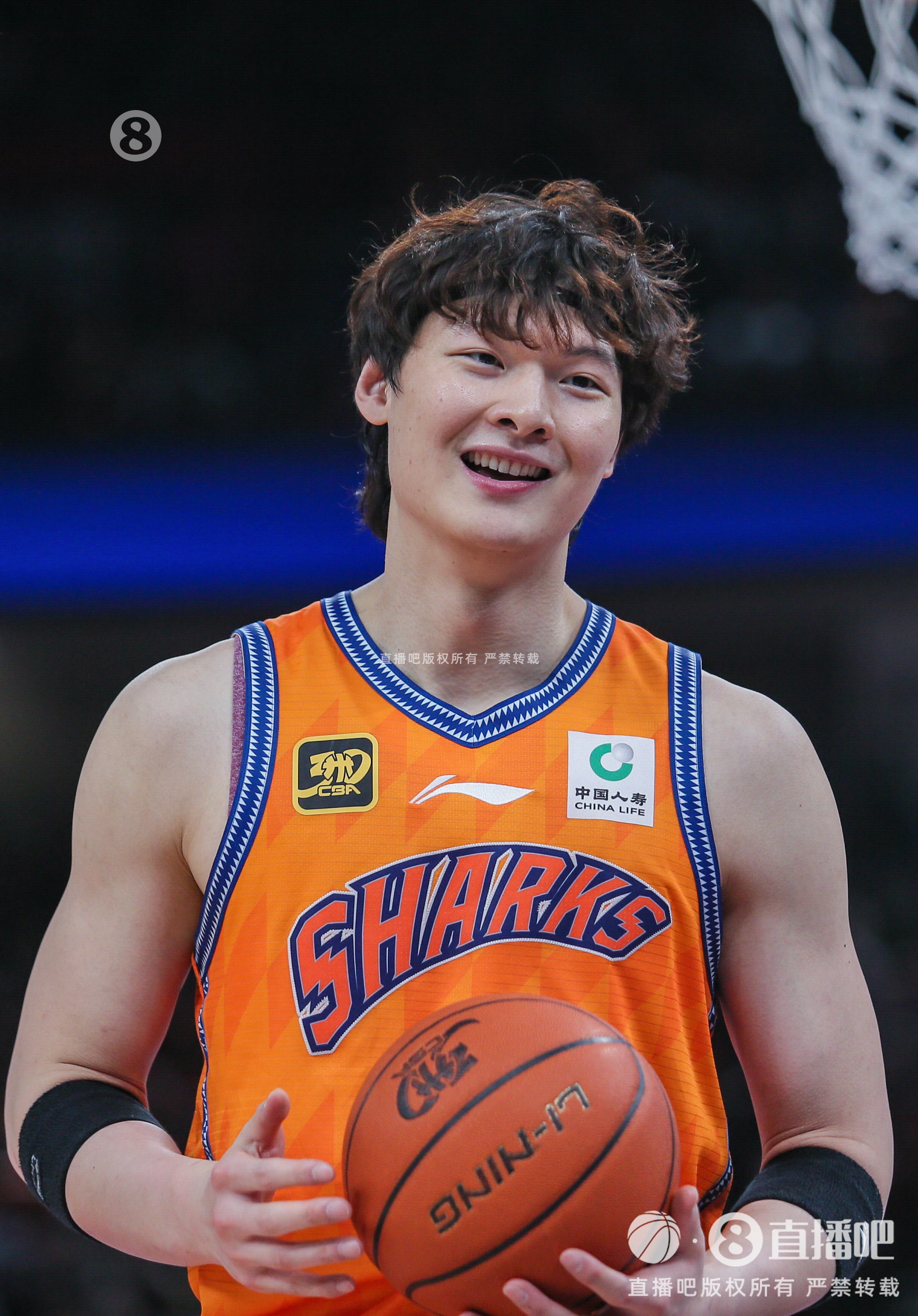 直播吧独家：上海计划三年顶薪续约王哲林