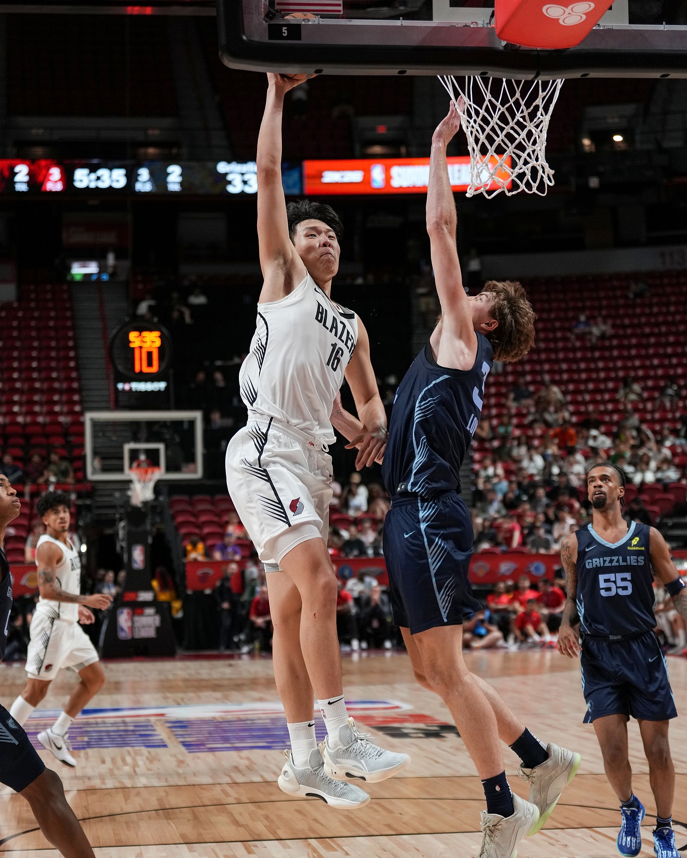 😅😅美媒：杨瀚森隔扣💪了对手 中国约基奇是有弹跳的