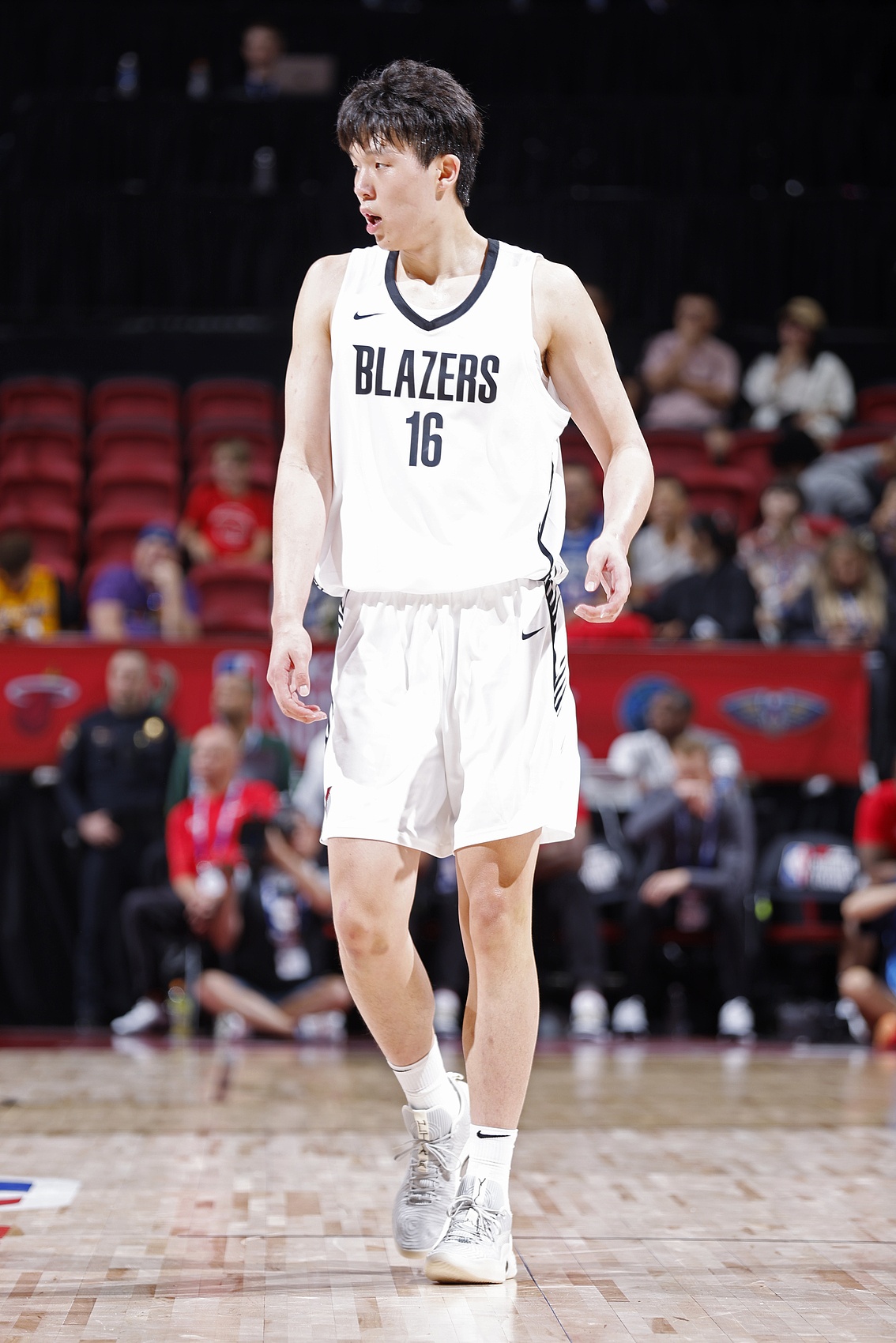 场均10分4.5板4助2帽4失误🖋️评价一下杨瀚森两场比赛的表现？